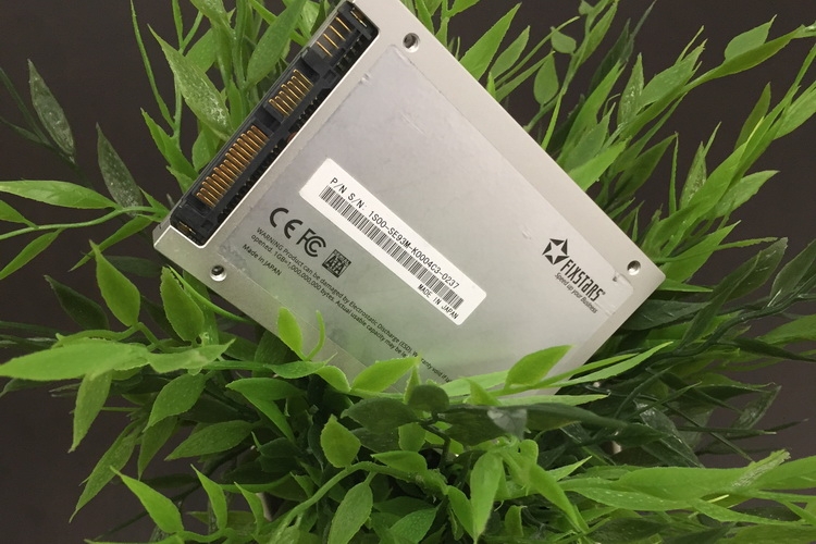 Olive действительно легко спутать с обычным SSD