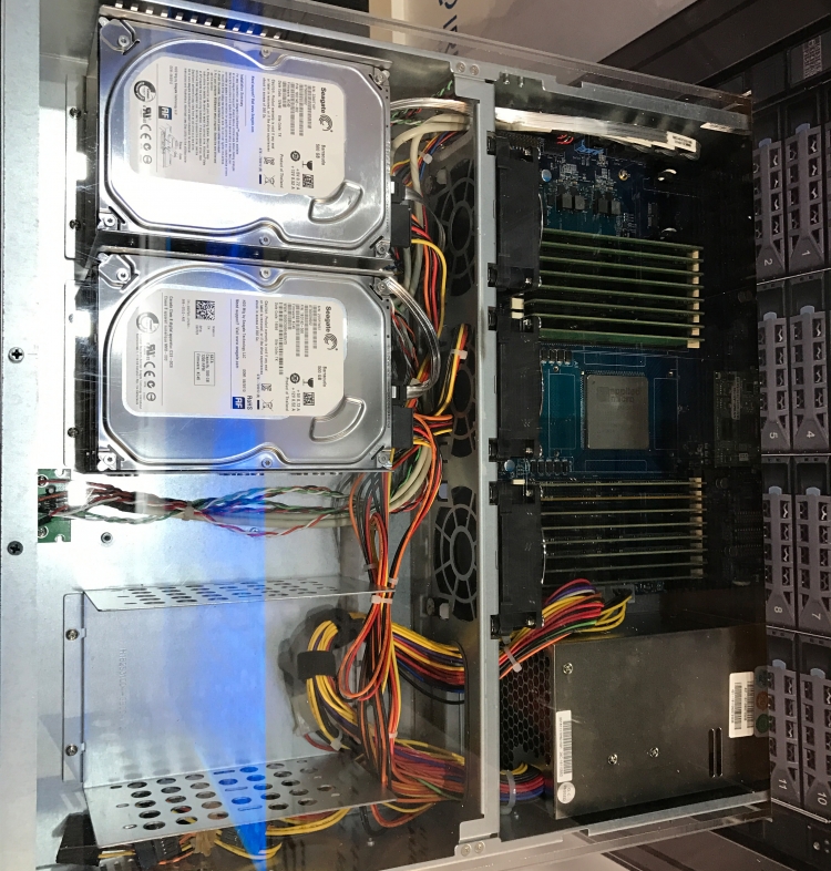 Сервер Kontron на базе X-Gene 3: два винчестера Seagate Barracuda
