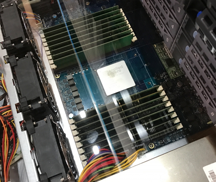  Сервер Kontron на базе X-Gene 3: 16 модулей памяти DDR4 